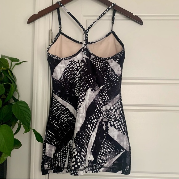 • [Lululemon] Fitted Racerback Tank • - Picture 4 of 8